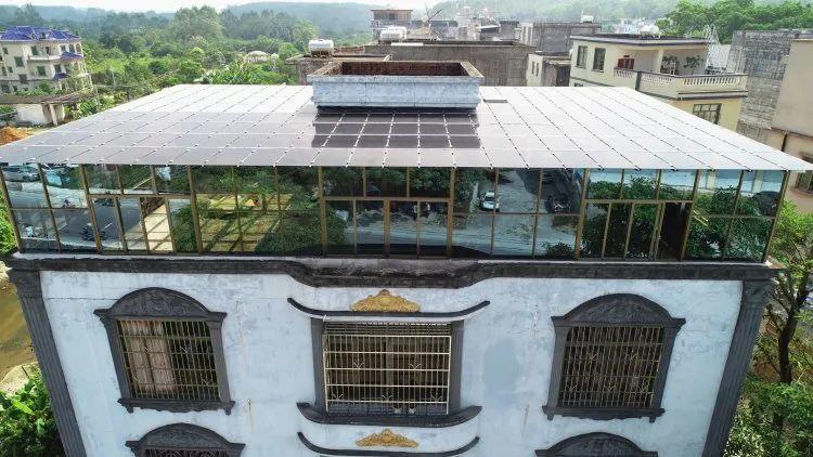 還在裝傳統(tǒng)陽光房？太傻了！如今大家都裝這個(gè)，美觀、環(huán)保還能賺錢！